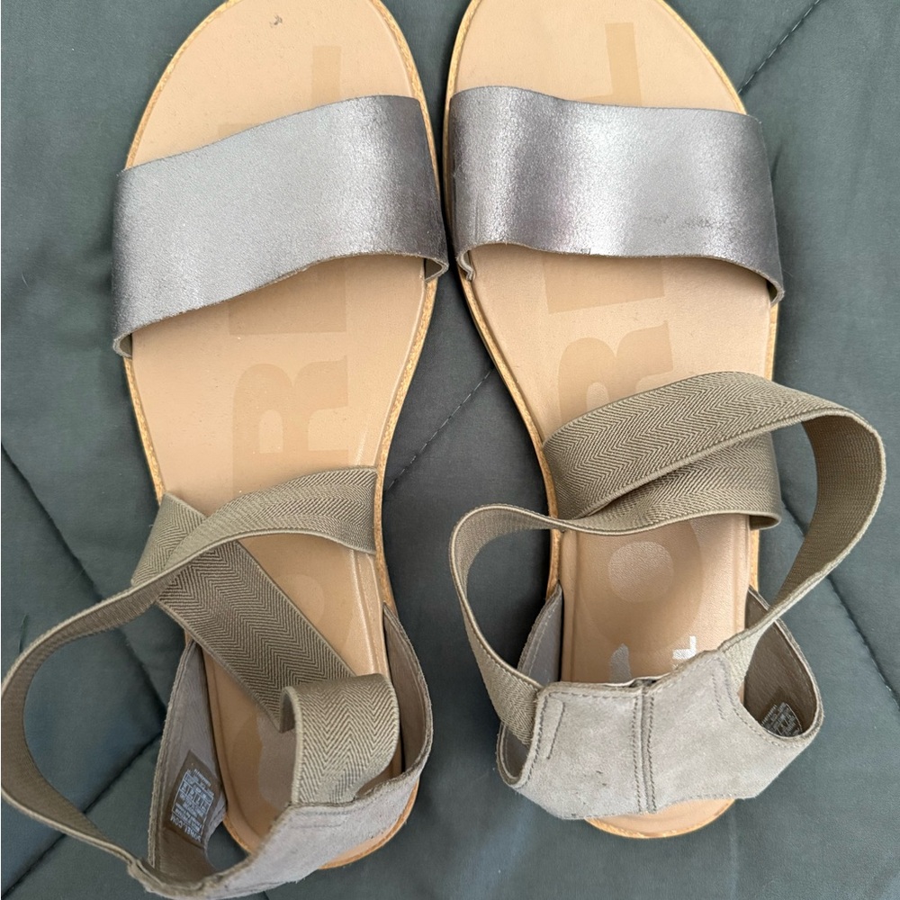 Sorel Silver and Tan Sandals